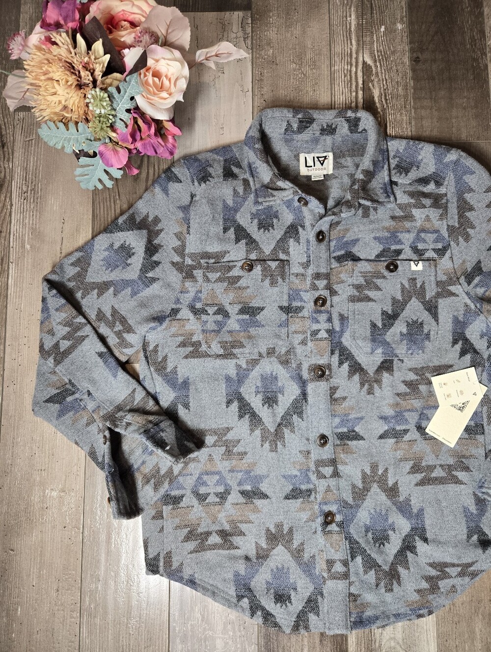 NWT LIV Outdoor Gray & Blue Aztec Lightweight Shirt Jacket – Men’s Medium